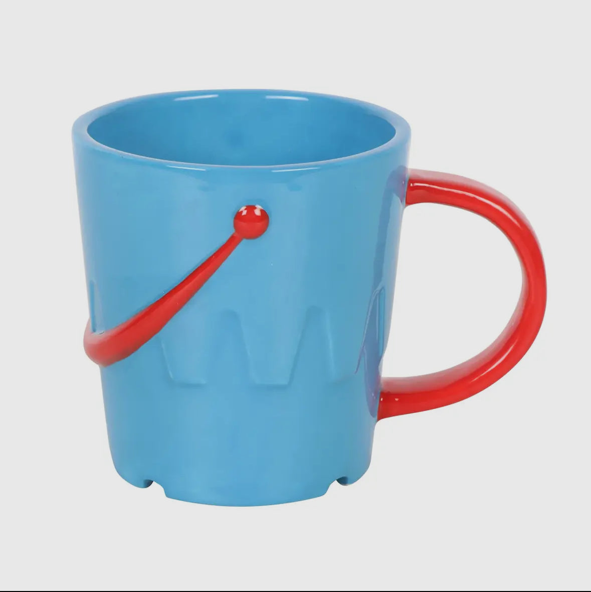 Sandkassebøtte-kopp med rød spade-skje